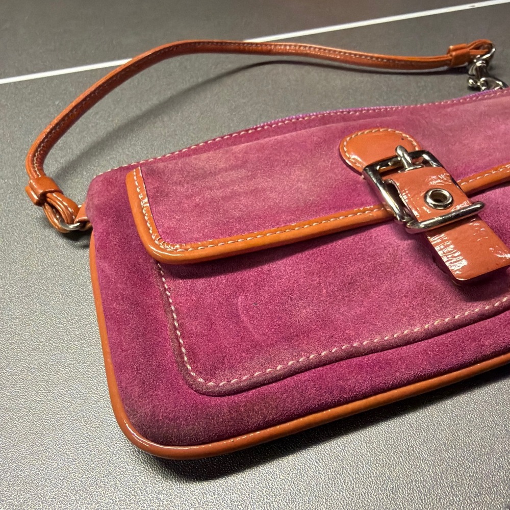 RARE VINTAGE Coach Pink Suede Leather Trim Buckle Zipper Wristlet Coin Wallet - Picture 2 of 9